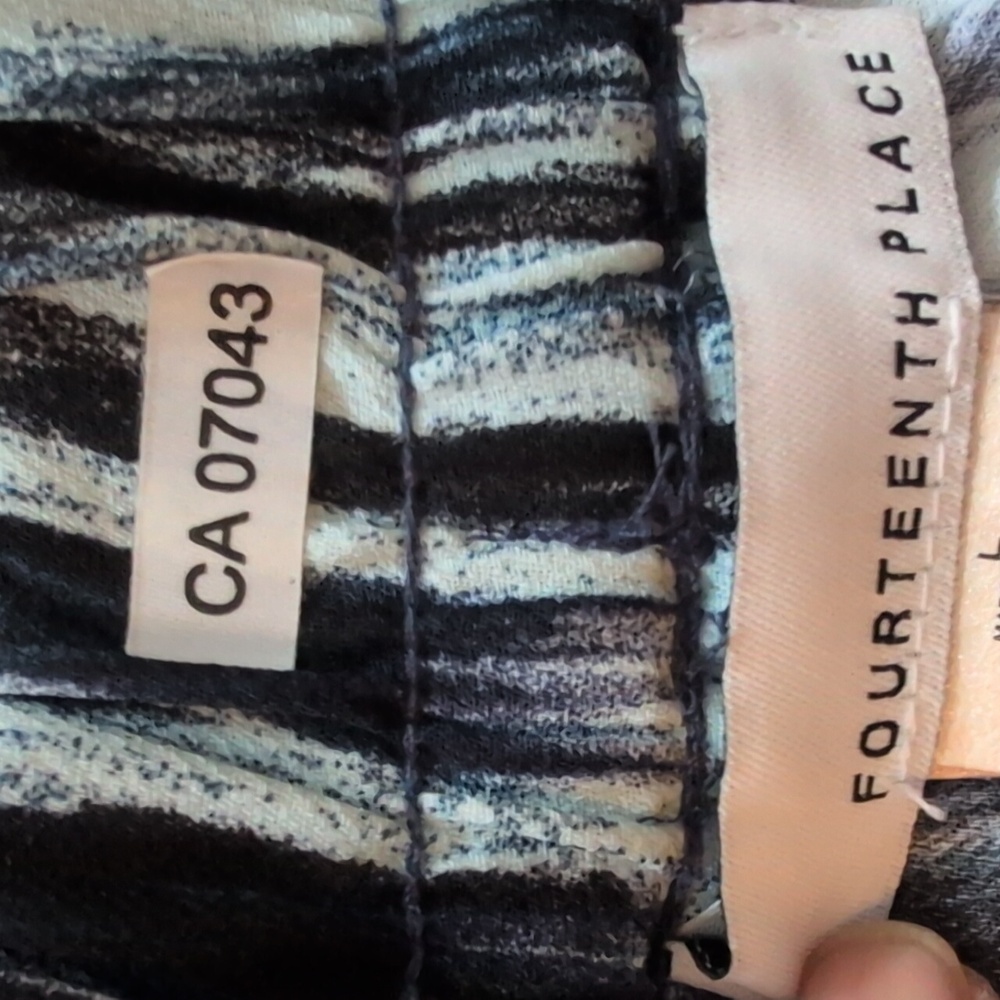 Fourteenth Place| Stylish Blue Tie Dye Like Patterned Skirt - Picture 9 of 11